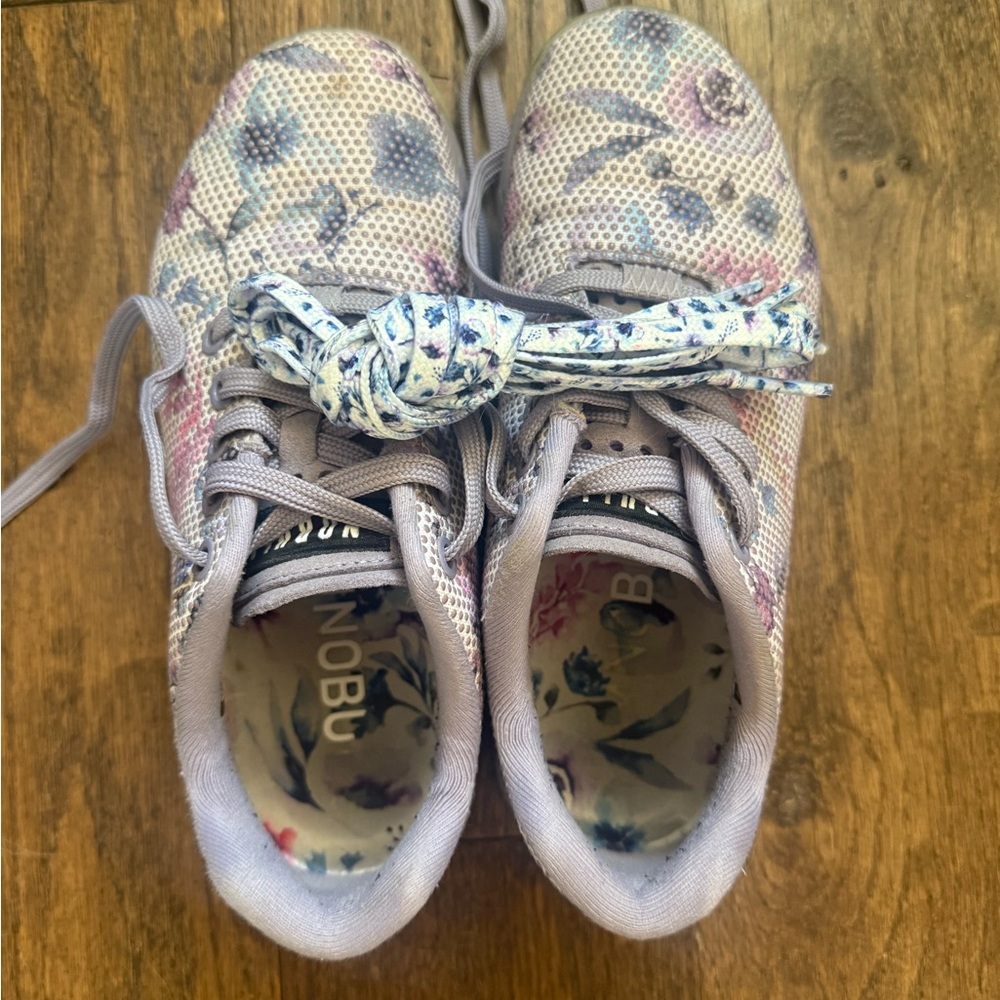 NOBULL Women’s size 6 floral, purple and blue